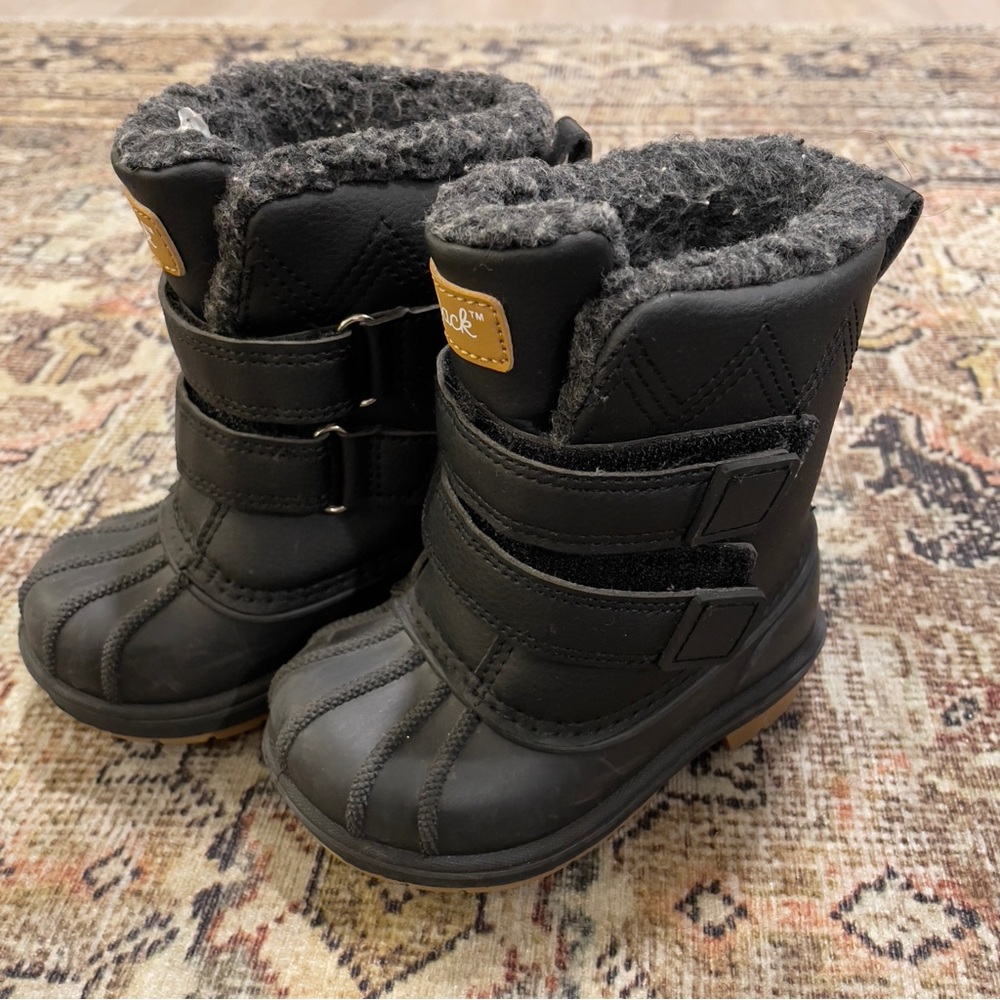 Black snow boots